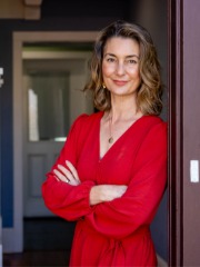 Agent Profile Image for Ella King : 01173417