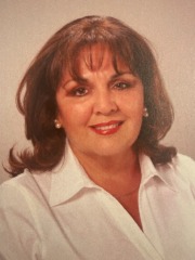 Agent Profile Image for Betty Villena : 01185847