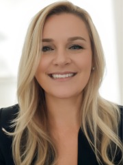 Agent Profile Image for Raina Tachmuradova : 01299880