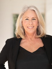 Agent Profile Image for Carolyn Lott : 01846747