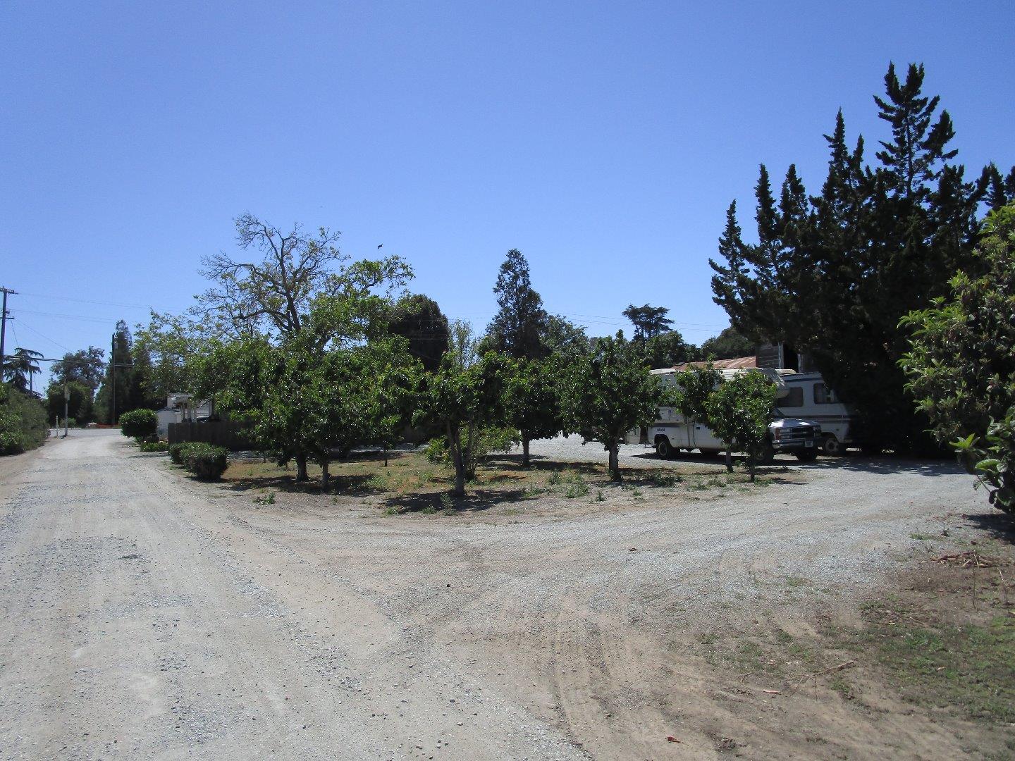 2025 Pacheco Pass Highway, Gilroy, California 95020, ,Residential Income,For Sale,2025 Pacheco Pass Highway,ML81613619