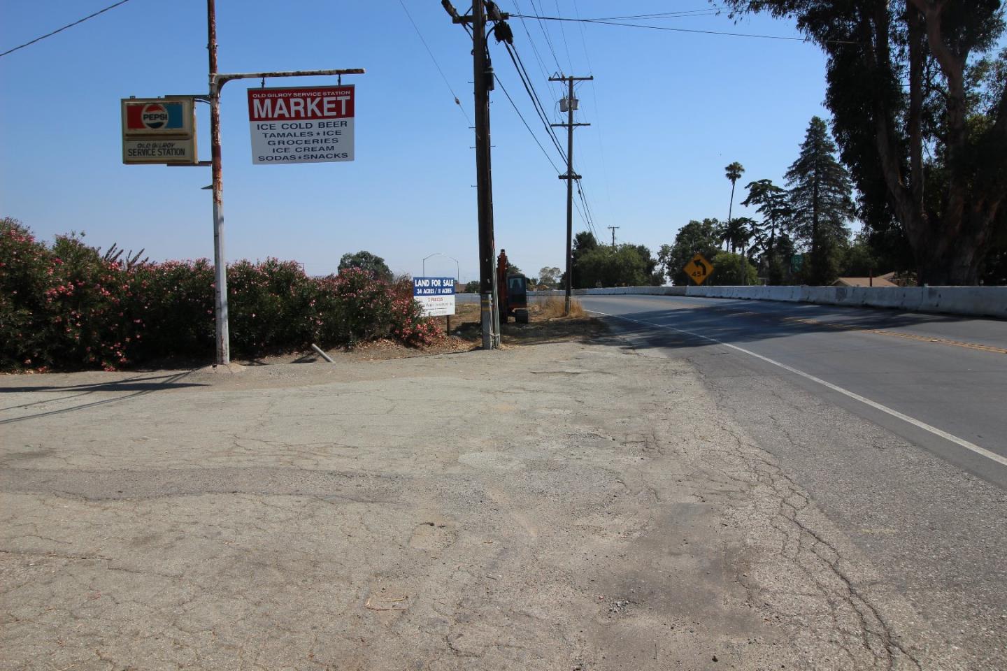 2025 Pacheco Pass Highway, Gilroy, California 95020, 3 Bedrooms Bedrooms, ,1 BathroomBathrooms,Residential,For Sale,2025 Pacheco Pass Highway,ML81613873