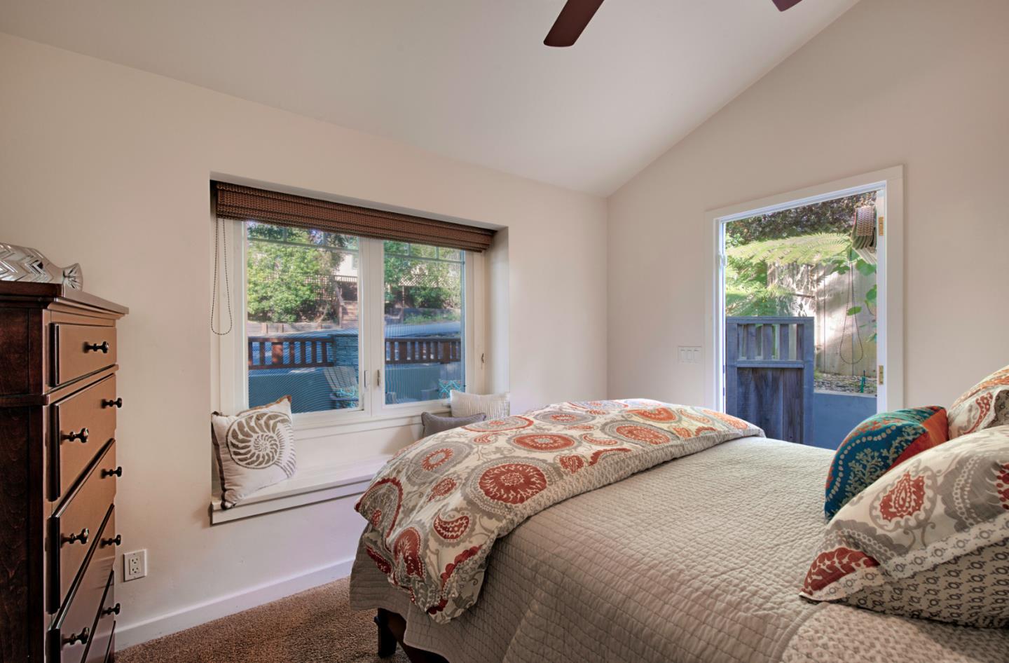 Detail Gallery Image 13 of 27 For 1108 Buena Vista Ave, Pacific Grove,  CA 93950 - 3 Beds | 2 Baths