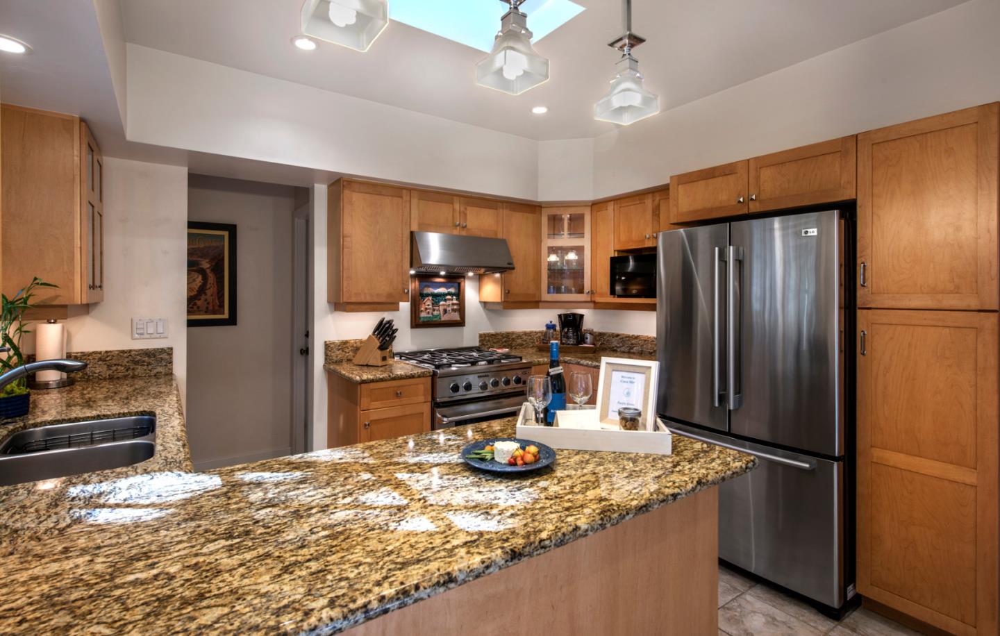 Detail Gallery Image 9 of 27 For 1108 Buena Vista Ave, Pacific Grove,  CA 93950 - 3 Beds | 2 Baths