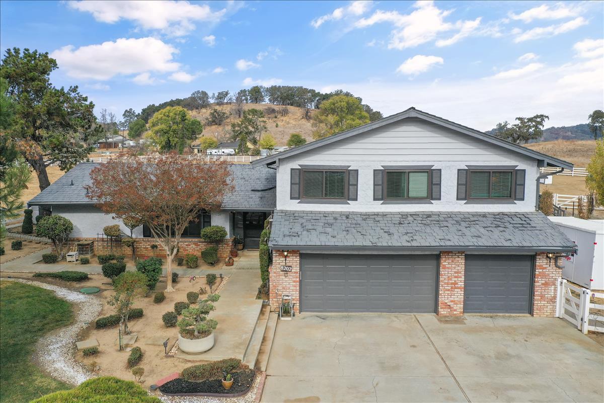 Detail Gallery Image 1 of 1 For 8202 Honeybee Ct, Gilroy,  CA 95020 - 4 Beds | 3/1 Baths