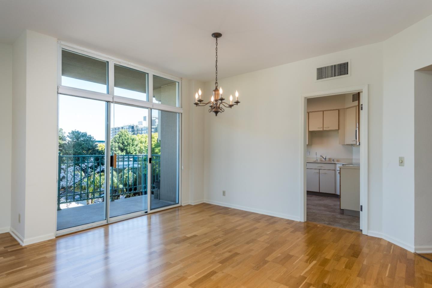 Detail Gallery Image 6 of 18 For 1 Baldwin Ave #223,  San Mateo,  CA 94401 - 2 Beds | 2 Baths