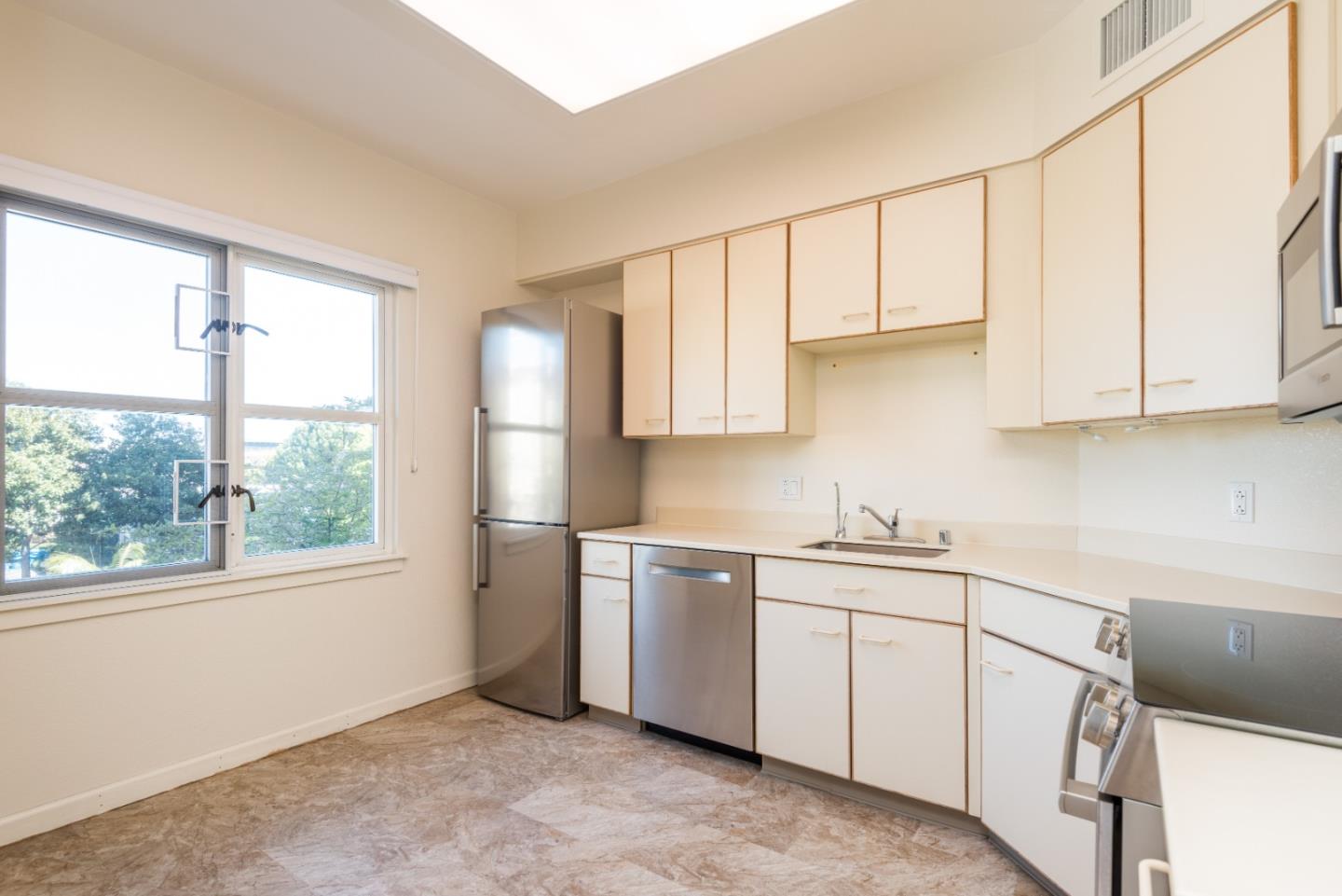 Detail Gallery Image 8 of 18 For 1 Baldwin Ave #223,  San Mateo,  CA 94401 - 2 Beds | 2 Baths