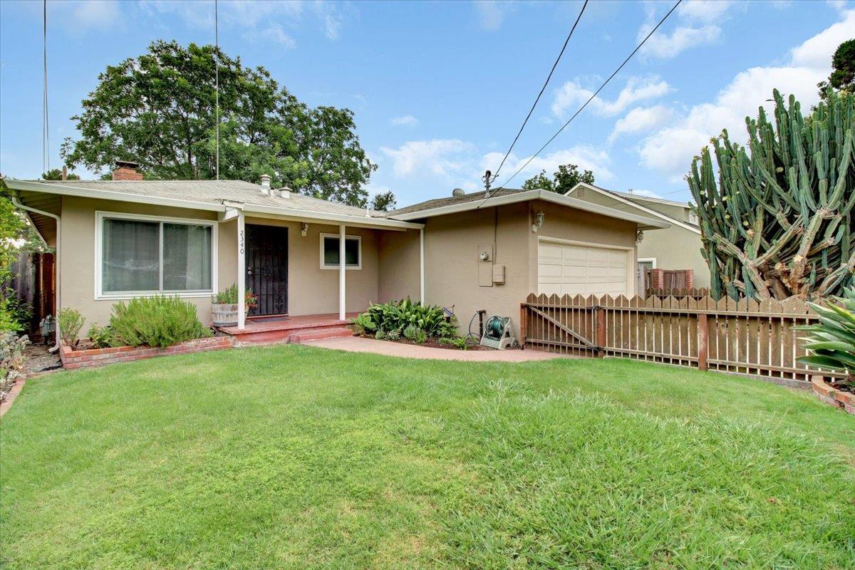 Detail Gallery Image 1 of 1 For 2340 Glen Way, East Palo Alto,  CA 94303 - 3 Beds | 1/1 Baths