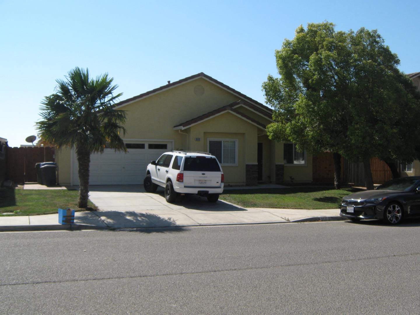 Detail Gallery Image 1 of 1 For 960 Las Flores St, Soledad,  CA 93960 - 5 Beds | 2/1 Baths