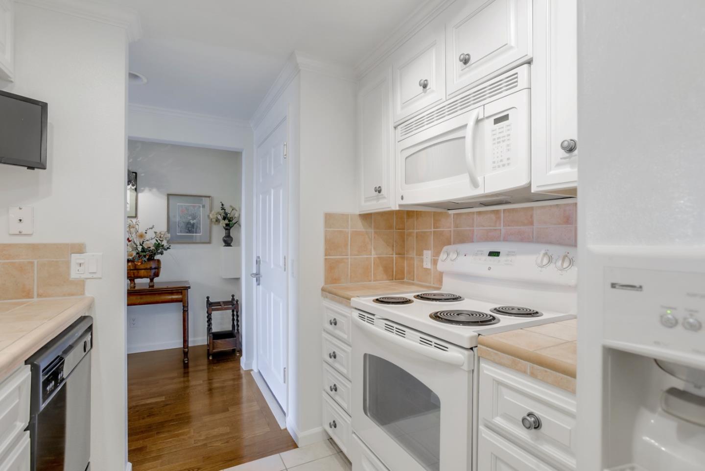 Detail Gallery Image 11 of 31 For 1 Baldwin Ave #411,  San Mateo,  CA 94401 - 2 Beds | 2 Baths