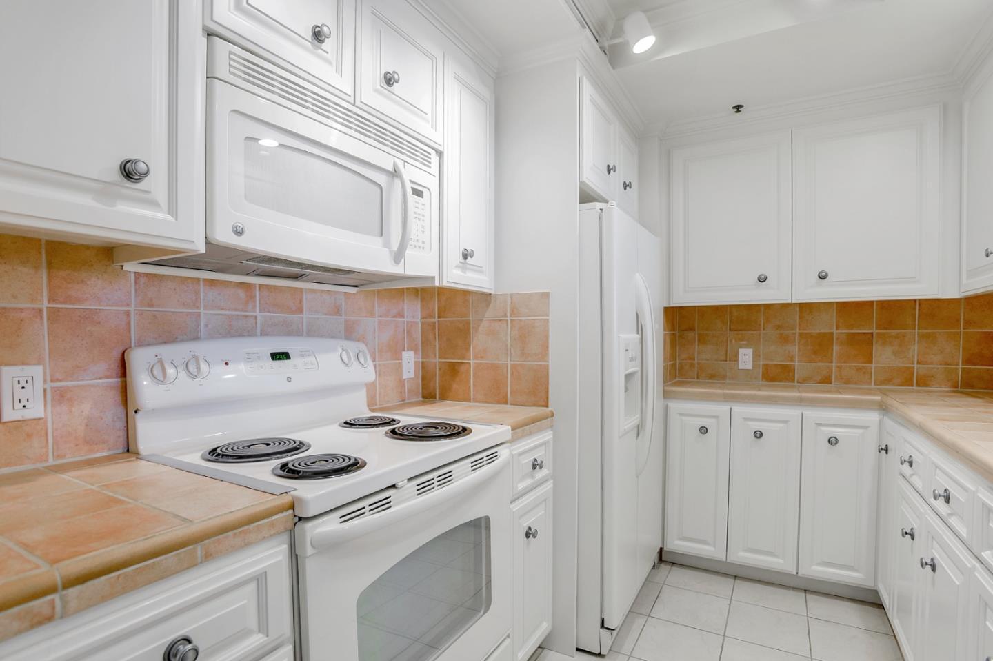 Detail Gallery Image 12 of 31 For 1 Baldwin Ave #411,  San Mateo,  CA 94401 - 2 Beds | 2 Baths