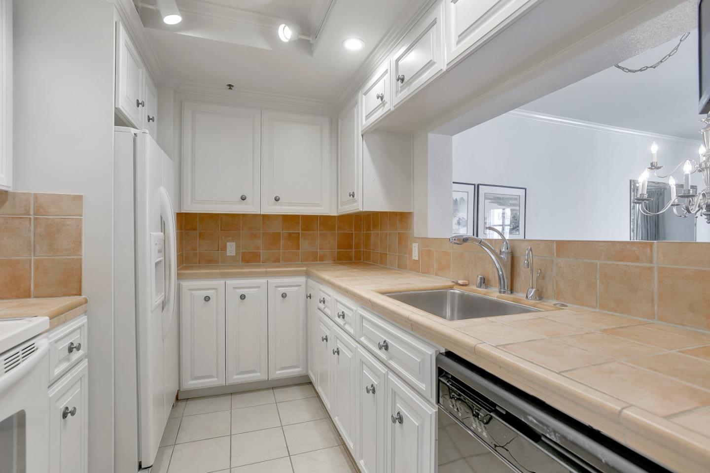 Detail Gallery Image 13 of 31 For 1 Baldwin Ave #411,  San Mateo,  CA 94401 - 2 Beds | 2 Baths