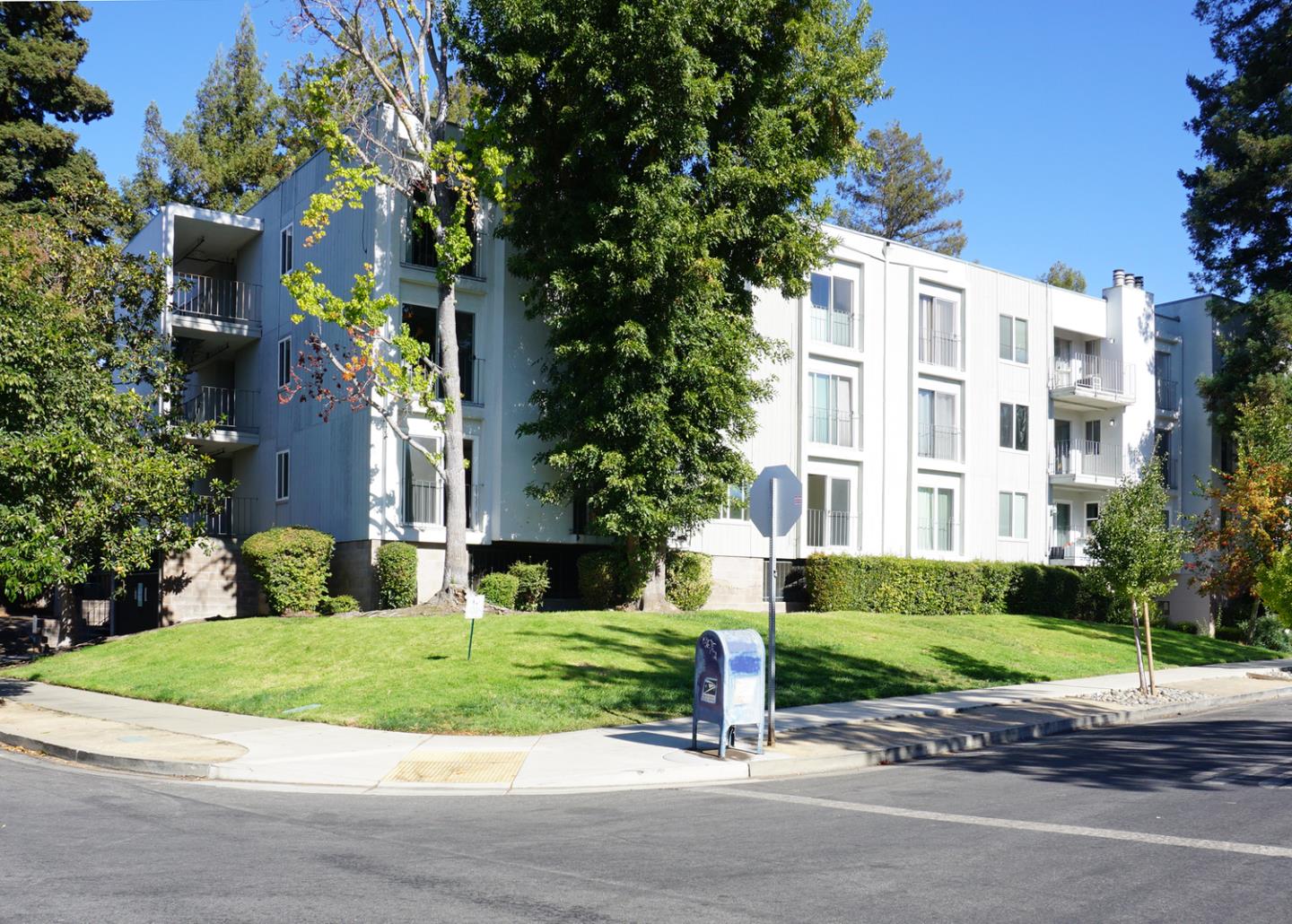 Detail Gallery Image 1 of 1 For 601 Leahy St #103,  Redwood City,  CA 94061 - 2 Beds | 2 Baths