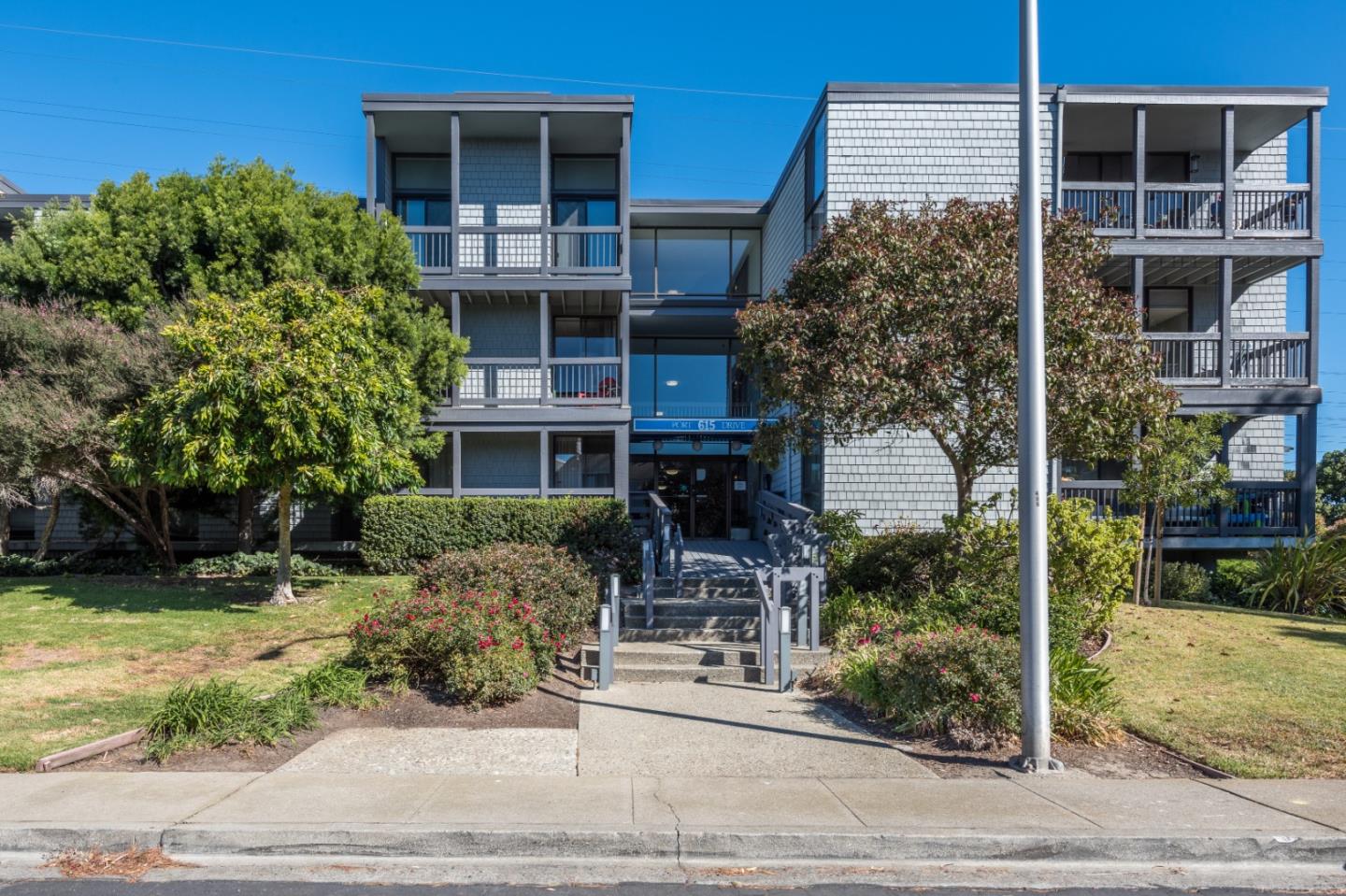 Detail Gallery Image 1 of 1 For 615 Port Dr #203,  San Mateo,  CA 94404 - 1 Beds | 1 Baths