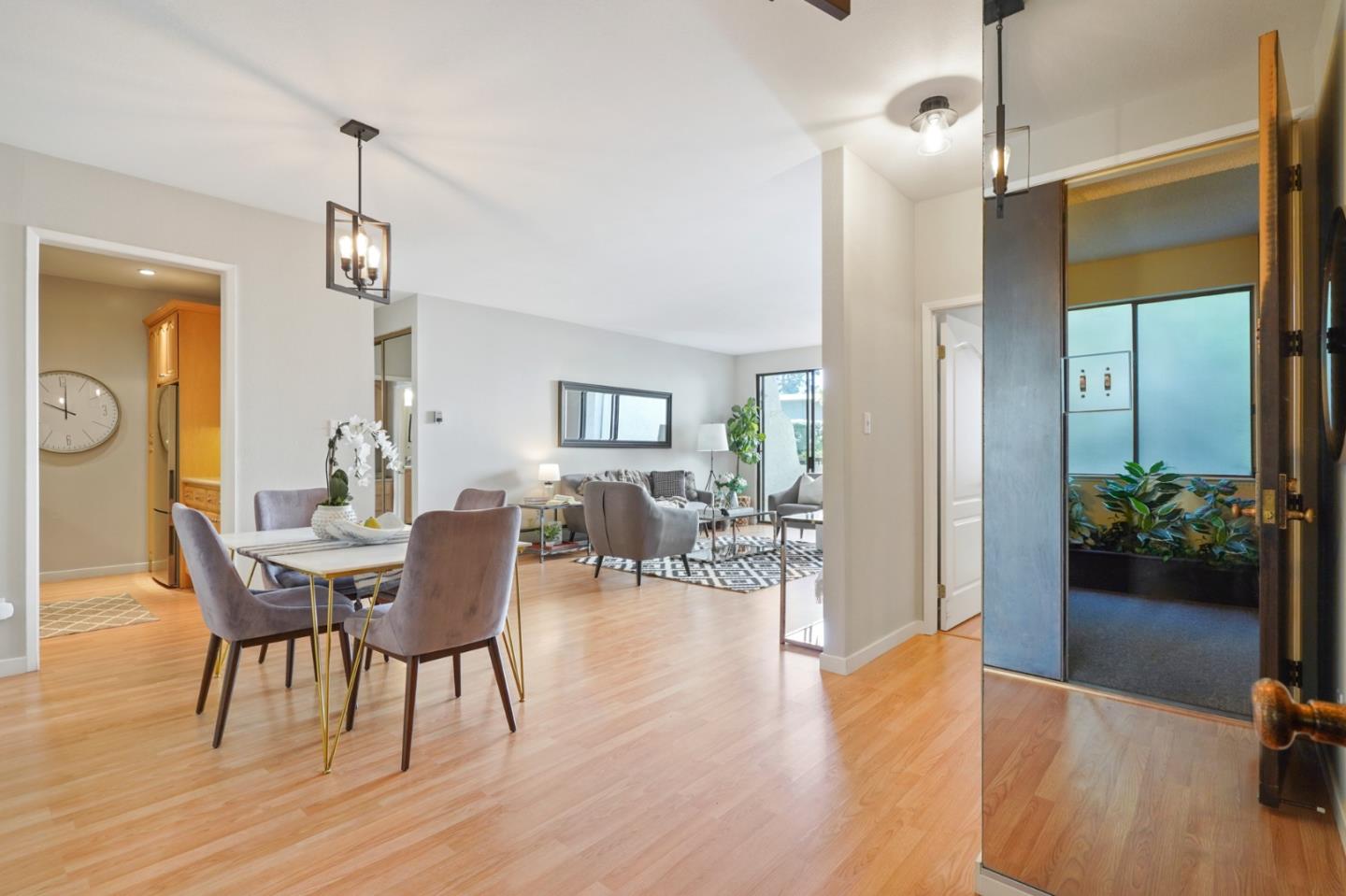 Detail Gallery Image 1 of 1 For 1427 Floribunda Ave #104,  Burlingame,  CA 94010 - 2 Beds | 2 Baths