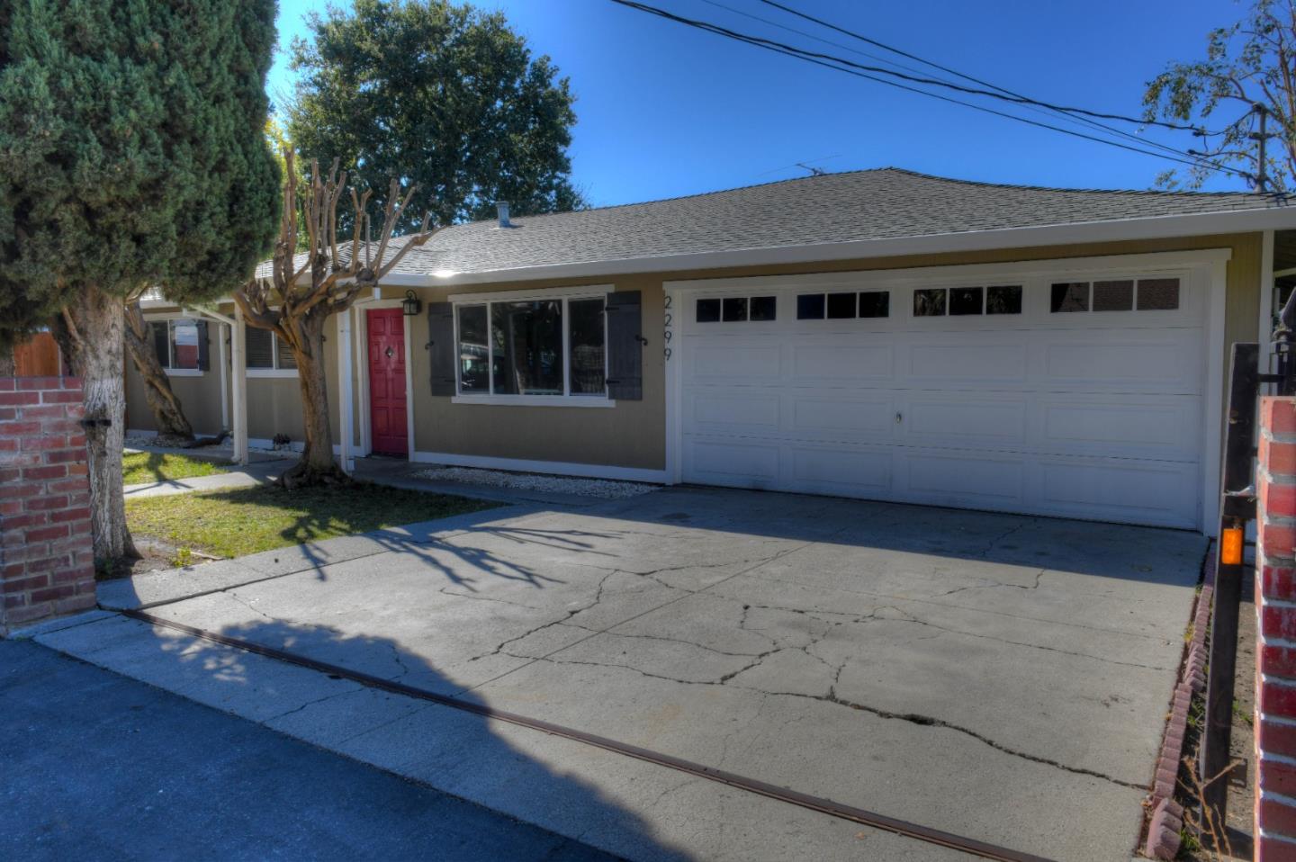 Detail Gallery Image 1 of 1 For 2299 Poplar Ave, East Palo Alto,  CA 94303 - 4 Beds | 2 Baths