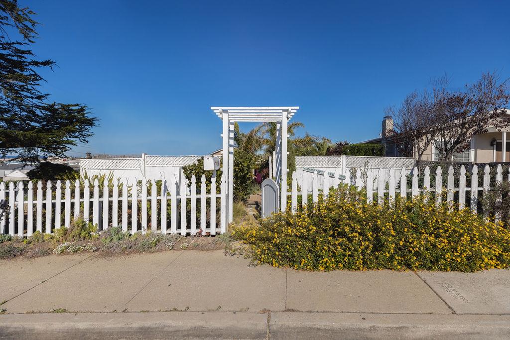 Detail Gallery Image 1 of 1 For 1165 Elm Ave, Seaside,  CA 93955 - 2 Beds | 1 Baths