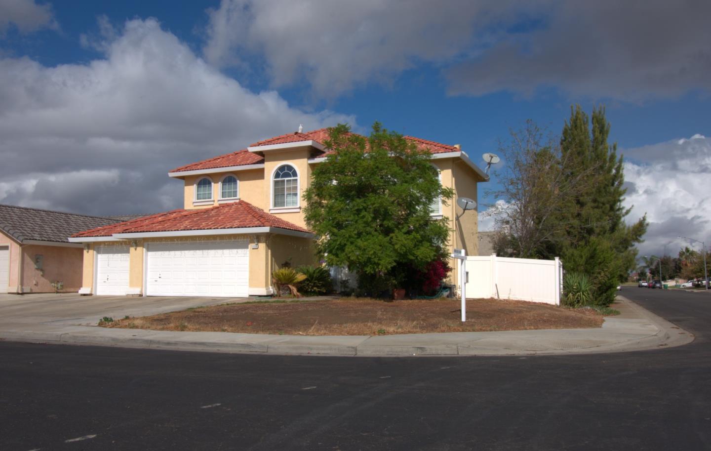 Detail Gallery Image 1 of 1 For 2234 Park Place Ct, Los Banos,  CA 93635 - 5 Beds | 2/1 Baths