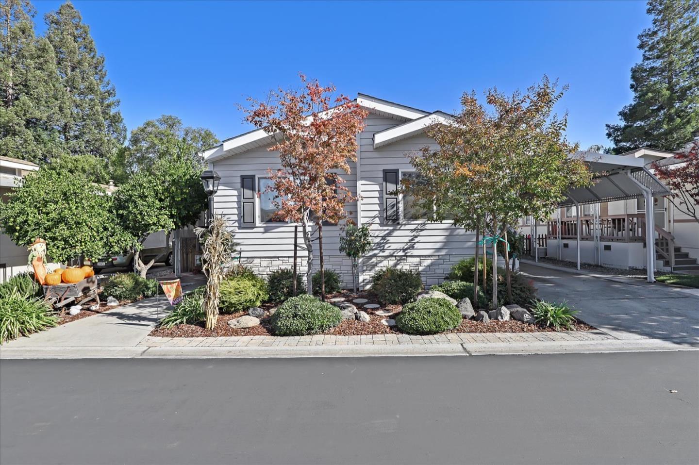 Detail Gallery Image 1 of 1 For 27 Chestnut Ct #27,  Morgan Hill,  CA 95037 - 3 Beds | 2 Baths