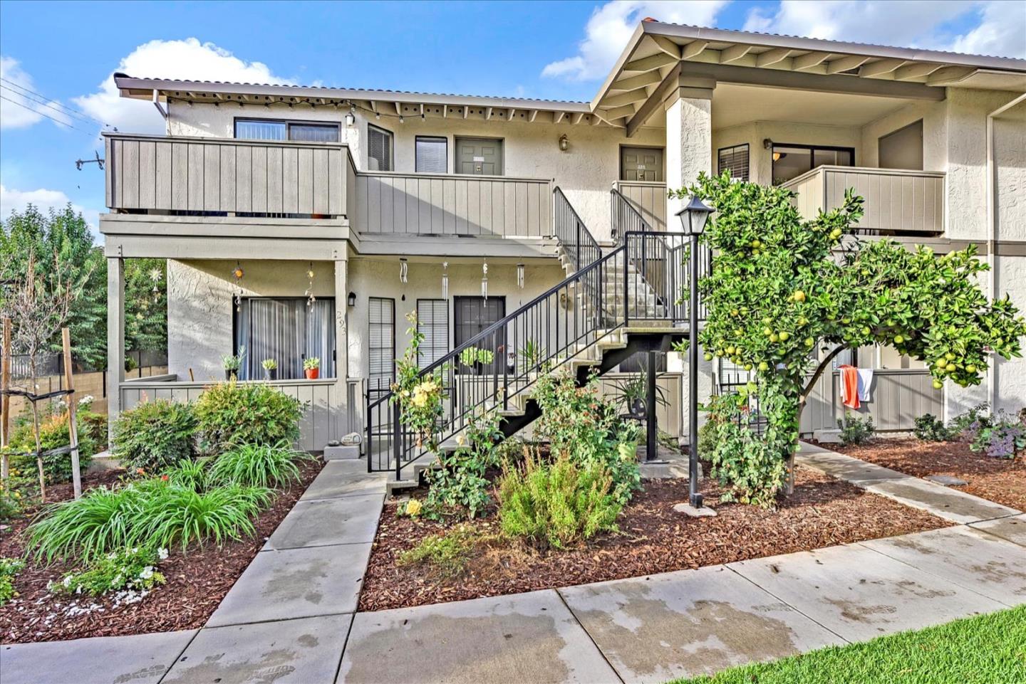 Detail Gallery Image 1 of 1 For 299 Kenbrook Cir, San Jose,  CA 95111 - 2 Beds | 1 Baths