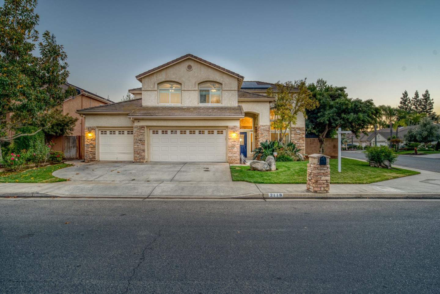 Detail Gallery Image 1 of 1 For 2119 W Fir Ave, Fresno,  CA 93711 - 5 Beds | 3/1 Baths