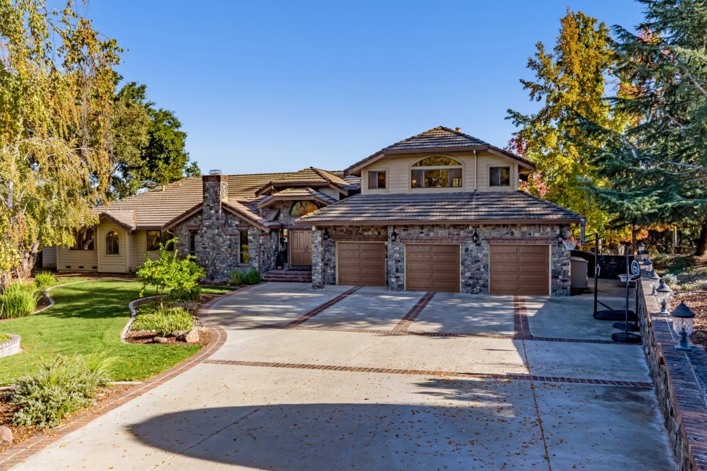 Detail Gallery Image 1 of 1 For 1707 Vista Del Sur, Gilroy,  CA 95020 - 5 Beds | 4 Baths