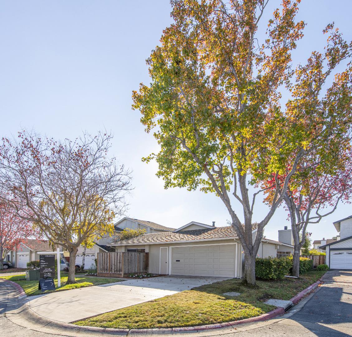 Detail Gallery Image 1 of 1 For 1254 Martinique Ln, Foster City,  CA 94404 - 3 Beds | 2 Baths