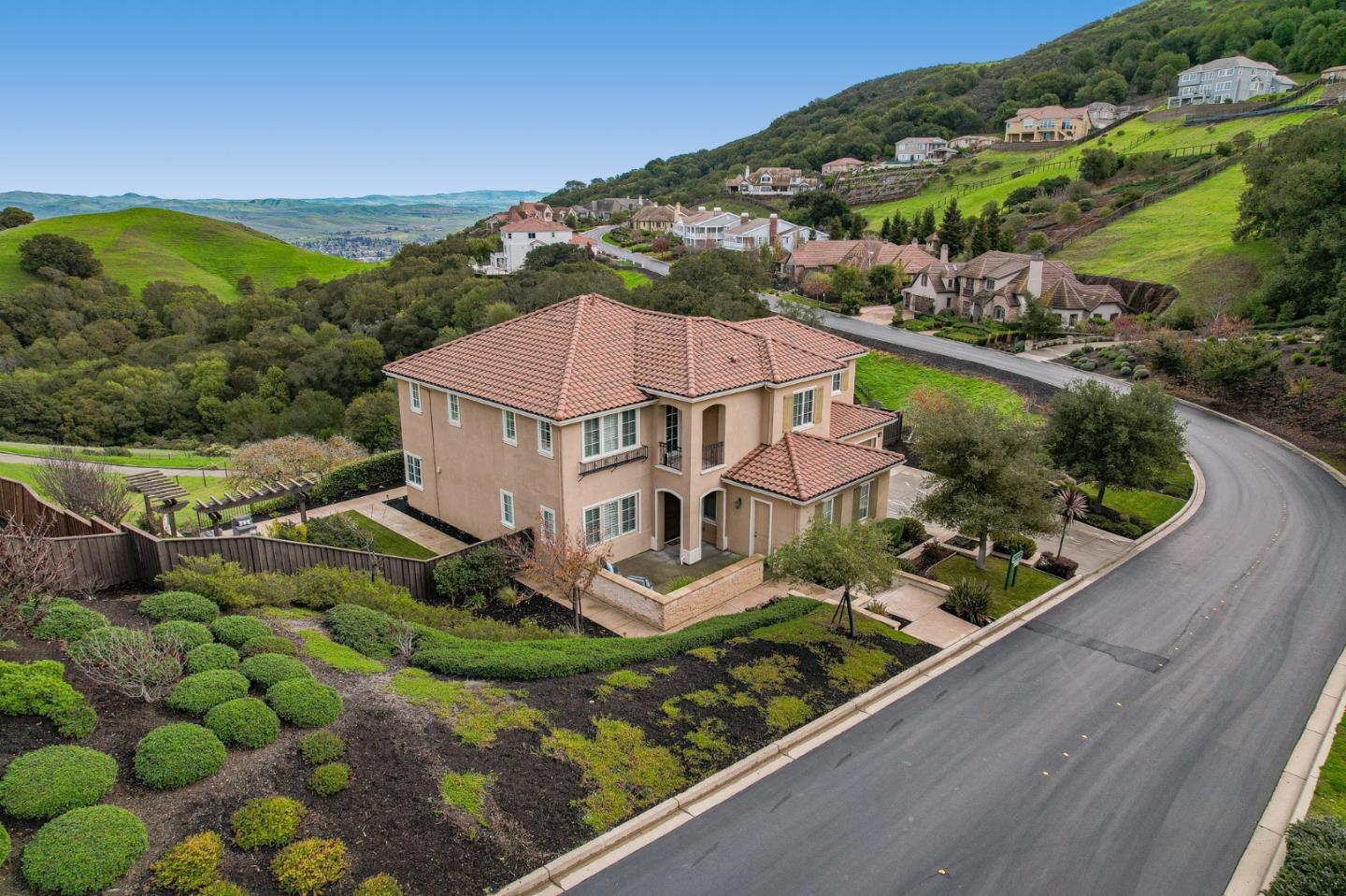 Detail Gallery Image 1 of 1 For 1039 Hawkshead Cir, San Ramon,  CA 94583 - 4 Beds | 4/1 Baths