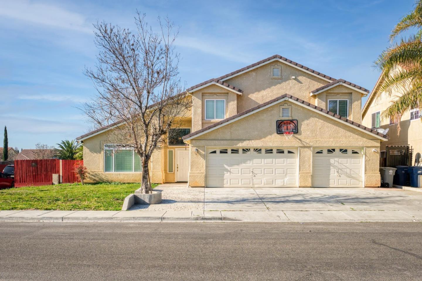 Detail Gallery Image 1 of 1 For 673 Pinot Noir Ct, Los Banos,  CA 93635 - 5 Beds | 3 Baths