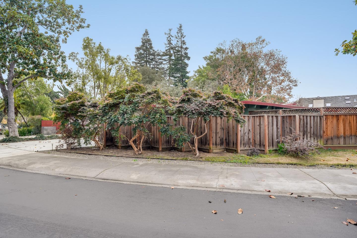 Detail Gallery Image 1 of 1 For 642 Wildwood Ln, Palo Alto,  CA 94303 - 3 Beds | 2 Baths