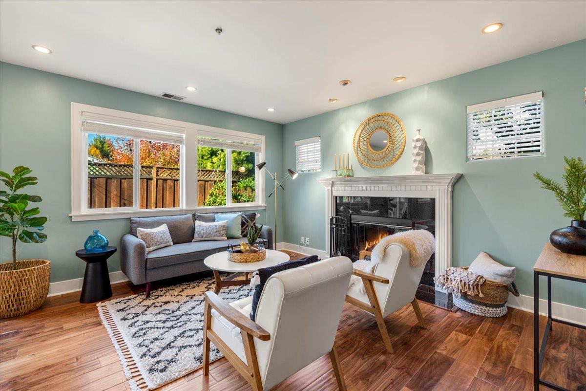 Detail Gallery Image 1 of 1 For 1328 Leila Ct, Santa Cruz,  CA 95062 - 3 Beds | 2/1 Baths