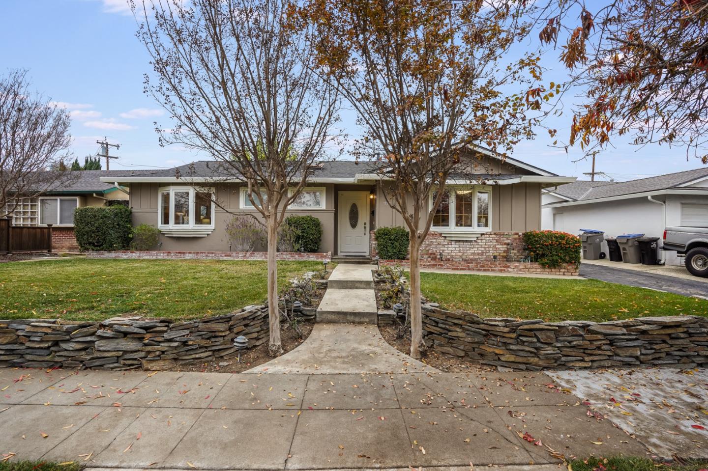 Detail Gallery Image 1 of 1 For 1777 Ledgewood Dr, San Jose,  CA 95124 - 3 Beds | 2 Baths