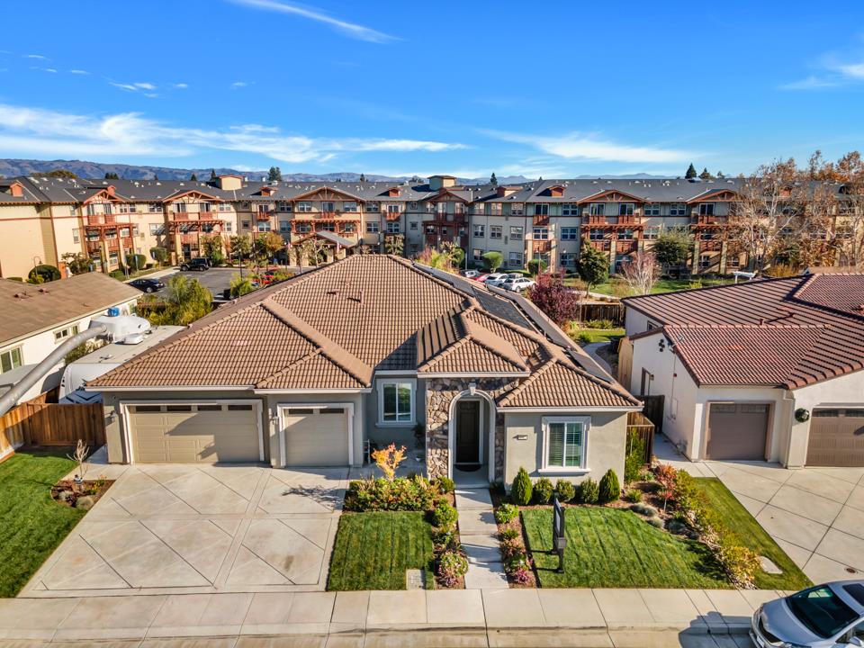 Detail Gallery Image 1 of 1 For 7712 Cinnamon Way, Gilroy,  CA 95020 - 5 Beds | 3 Baths