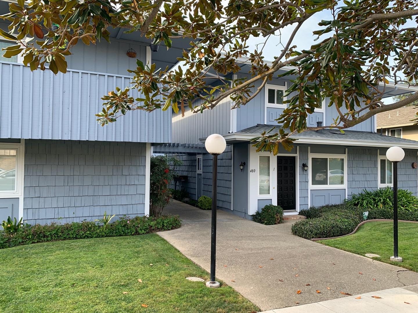 Detail Gallery Image 1 of 1 For 480 Lassen St #3,  Los Altos,  CA 94022 - 2 Beds | 2 Baths