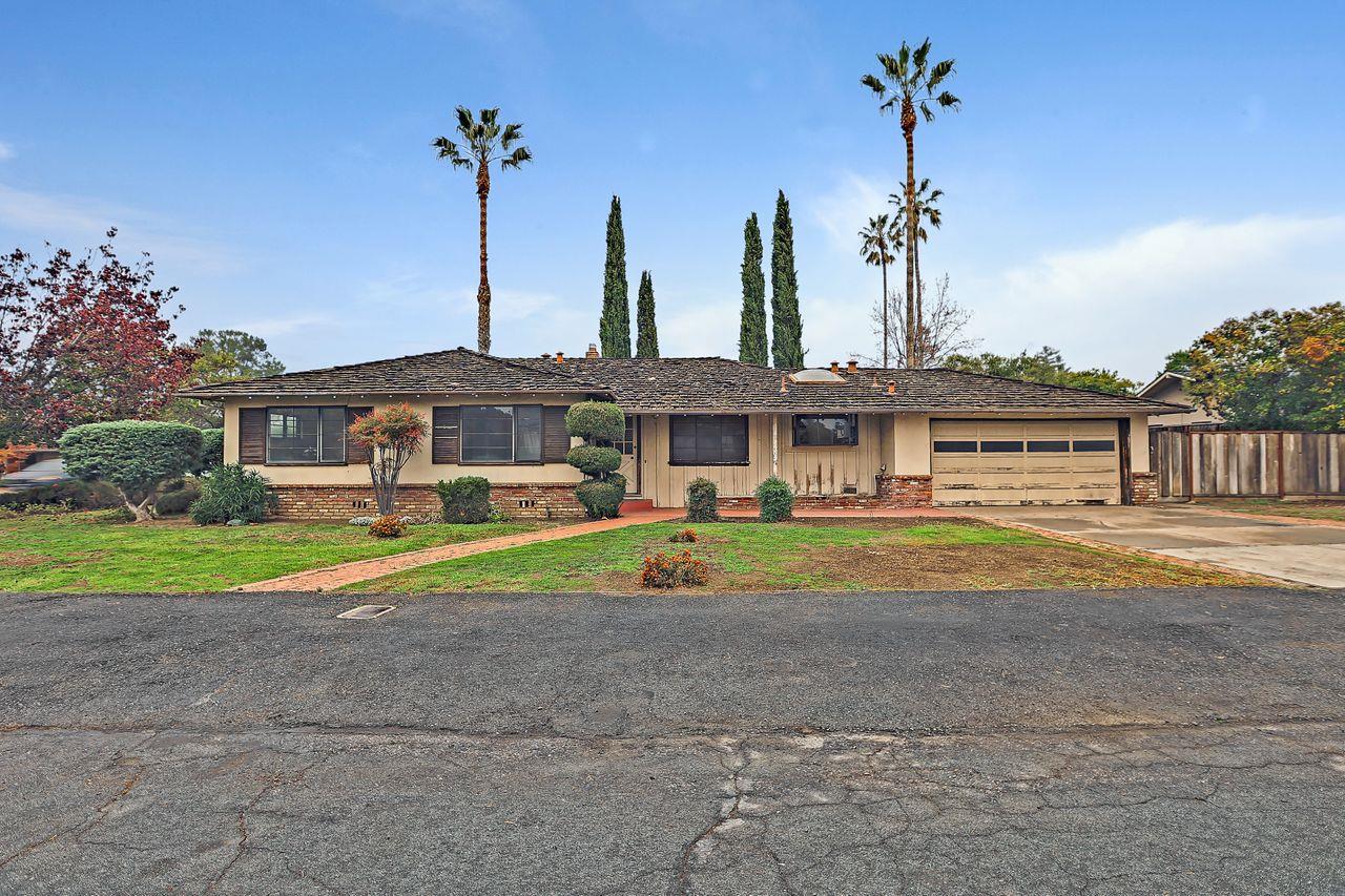 Detail Gallery Image 1 of 1 For 1611 Kingston Ct, Los Altos,  CA 94024 - 4 Beds | 2 Baths