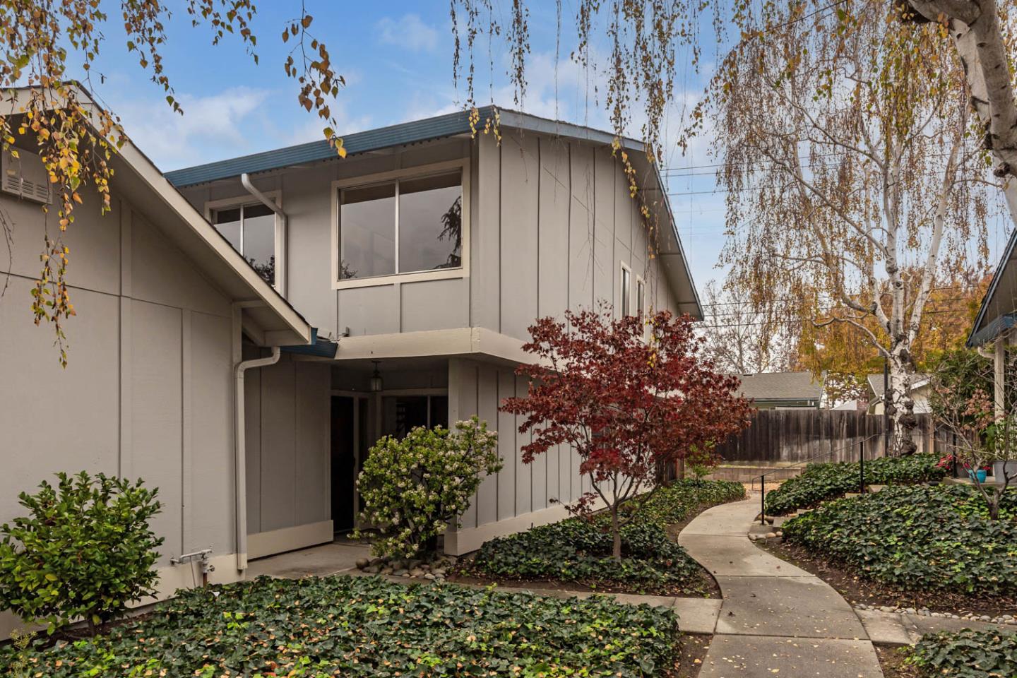 Detail Gallery Image 1 of 1 For 1380 Cherrywood Sq, San Jose,  CA 95117 - 2 Beds | 2/1 Baths