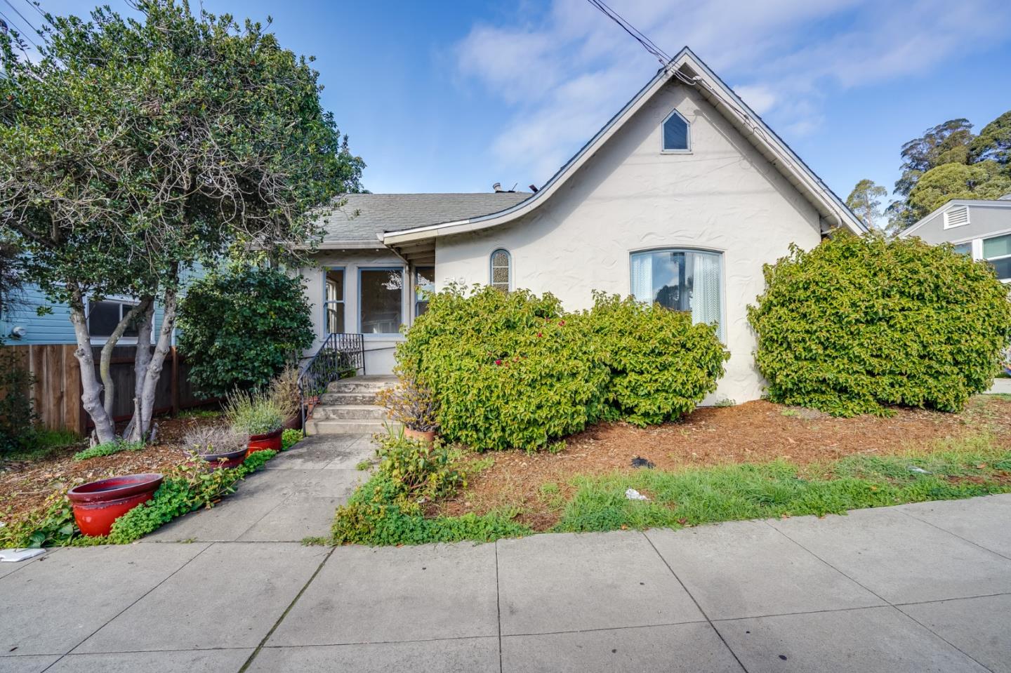 Detail Gallery Image 1 of 1 For 519 Broadway, Santa Cruz,  CA 95060 - 2 Beds | 1/1 Baths