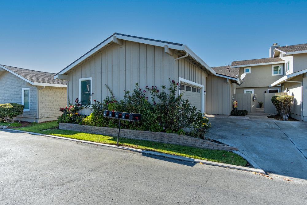 Detail Gallery Image 1 of 1 For 140 Donnas Ln, Hollister,  CA 95023 - 2 Beds | 2 Baths