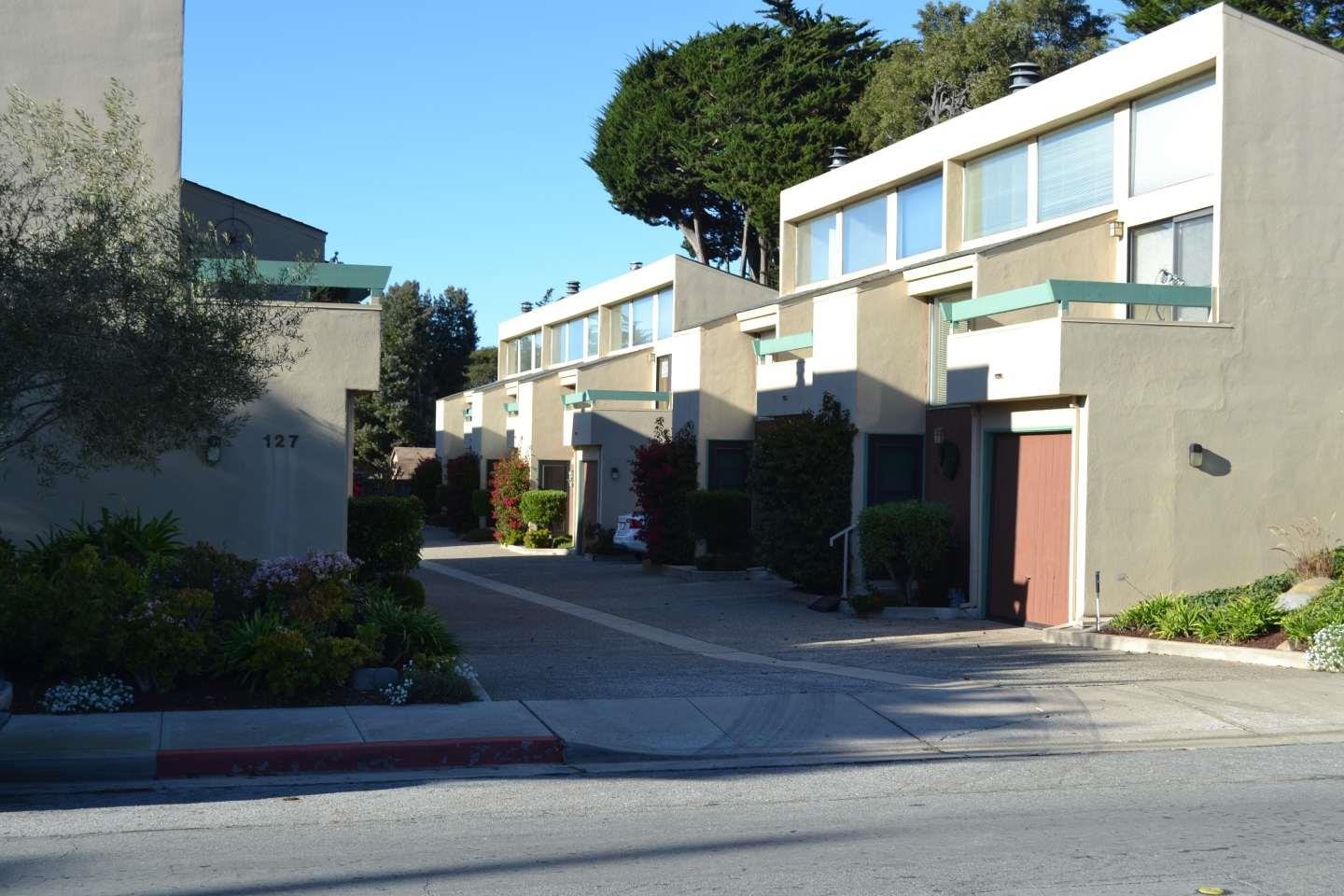 Detail Gallery Image 1 of 1 For 127 Montecito Ave #8,  Monterey,  CA 93940 - 2 Beds | 1/1 Baths