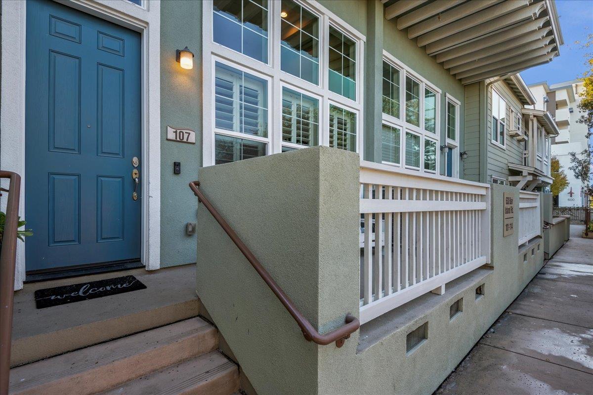 Detail Gallery Image 1 of 1 For 630 Bair Island Rd #107,  Redwood City,  CA 94063 - 2 Beds | 2/1 Baths