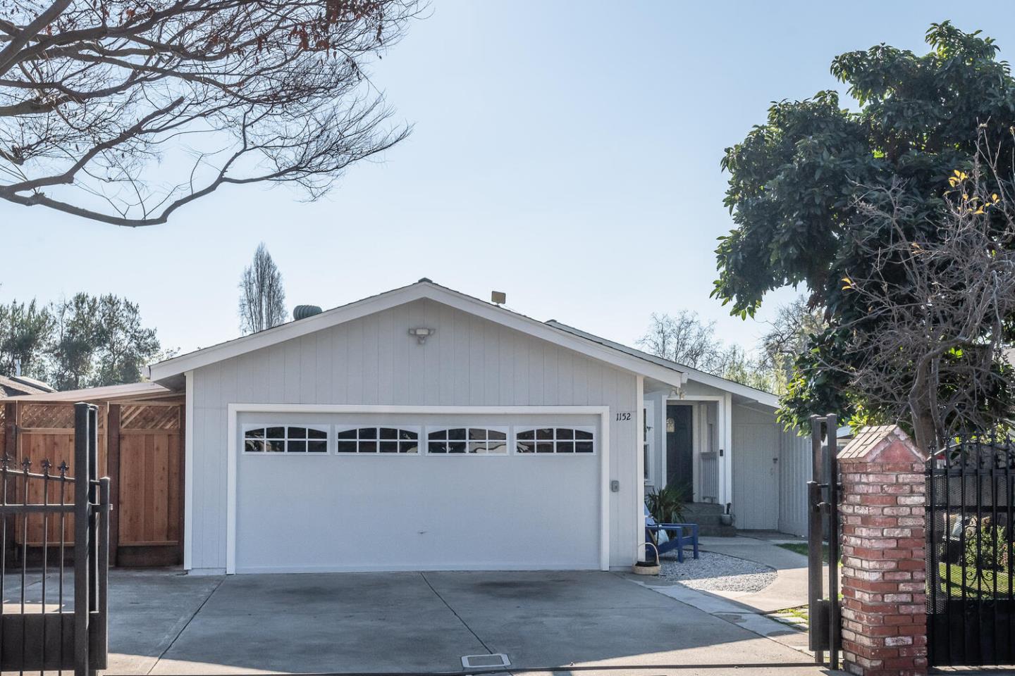 Detail Gallery Image 1 of 1 For 1152 Garden St, East Palo Alto,  CA 94303 - 3 Beds | 2 Baths