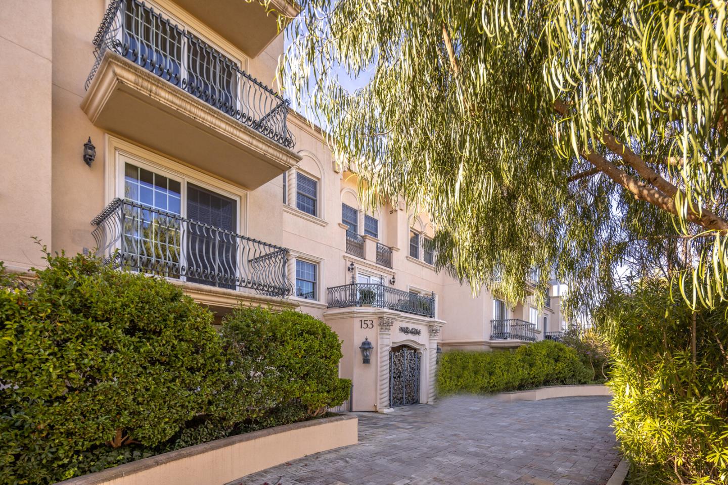 Detail Gallery Image 1 of 1 For 153 N San Mateo Dr #401,  San Mateo,  CA 94401 - 3 Beds | 3/1 Baths