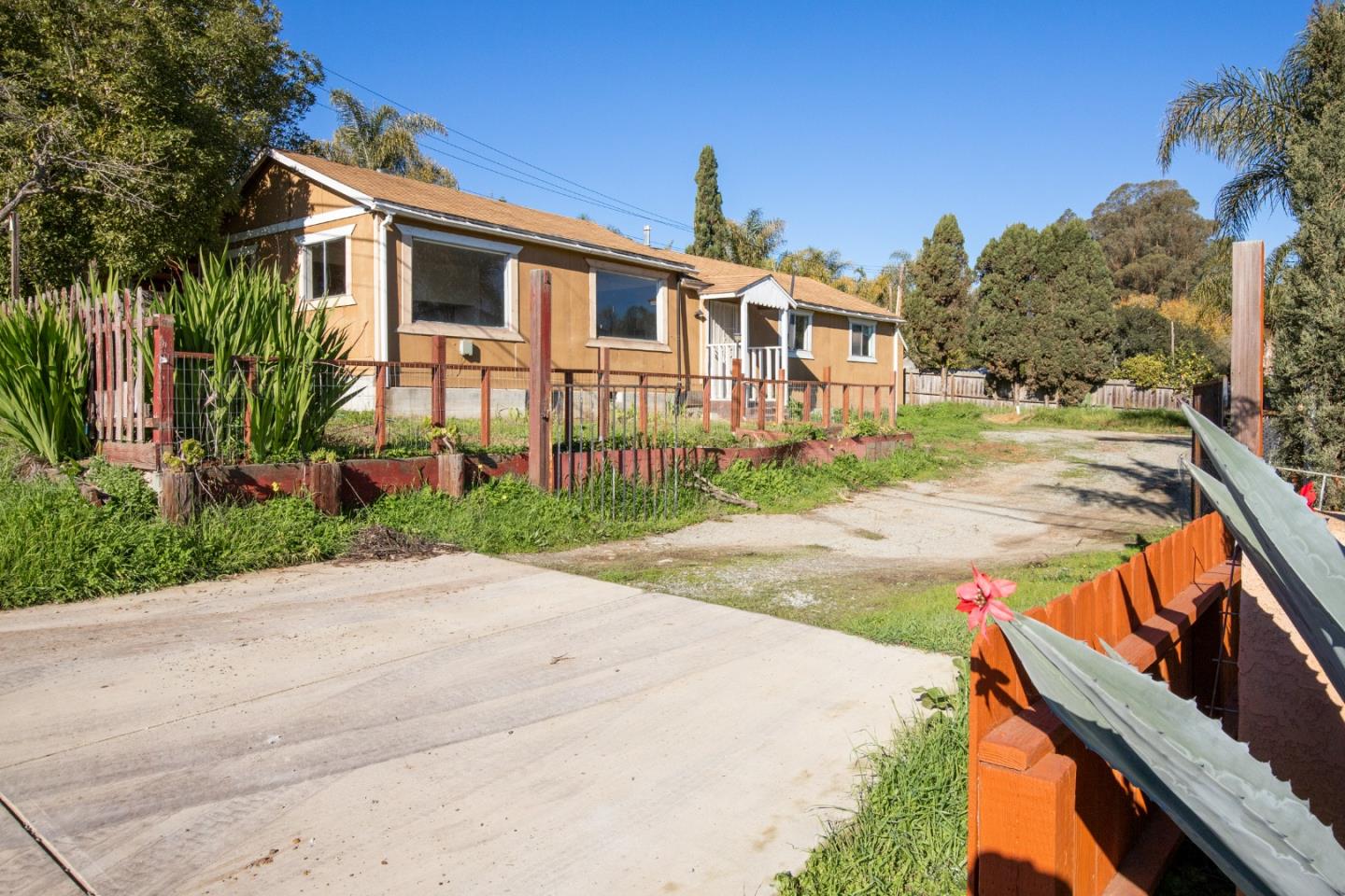 Detail Gallery Image 1 of 1 For 348 Pioneer Rd, Watsonville,  CA 95076 - 3 Beds | 1/1 Baths