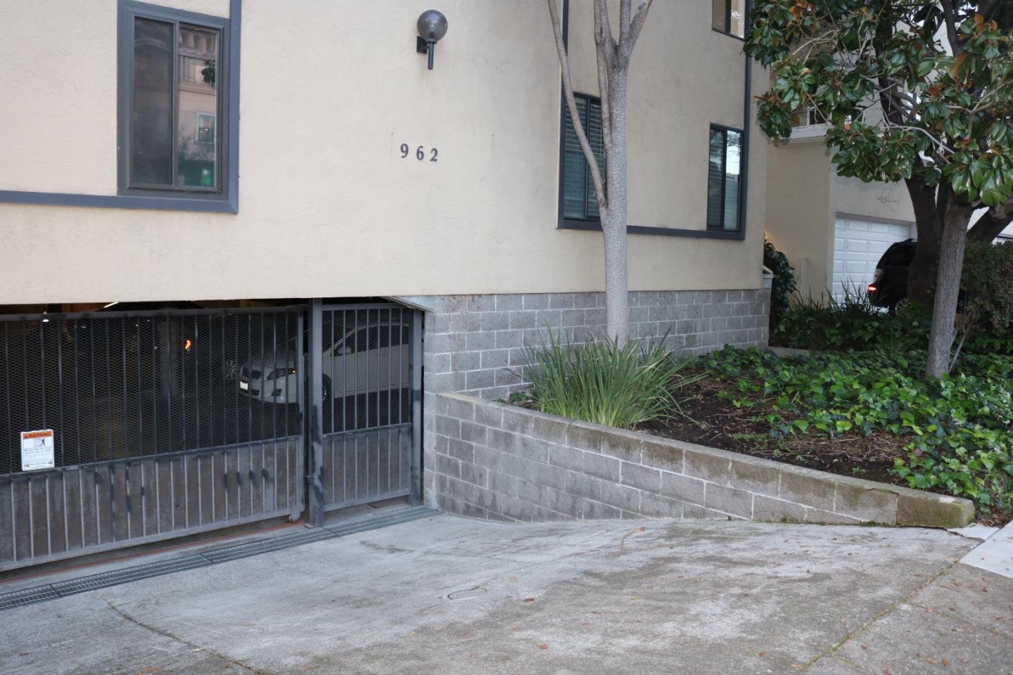 Detail Gallery Image 1 of 1 For 962 S El Camino Real #201,  San Mateo,  CA 94402 - 2 Beds | 1/1 Baths