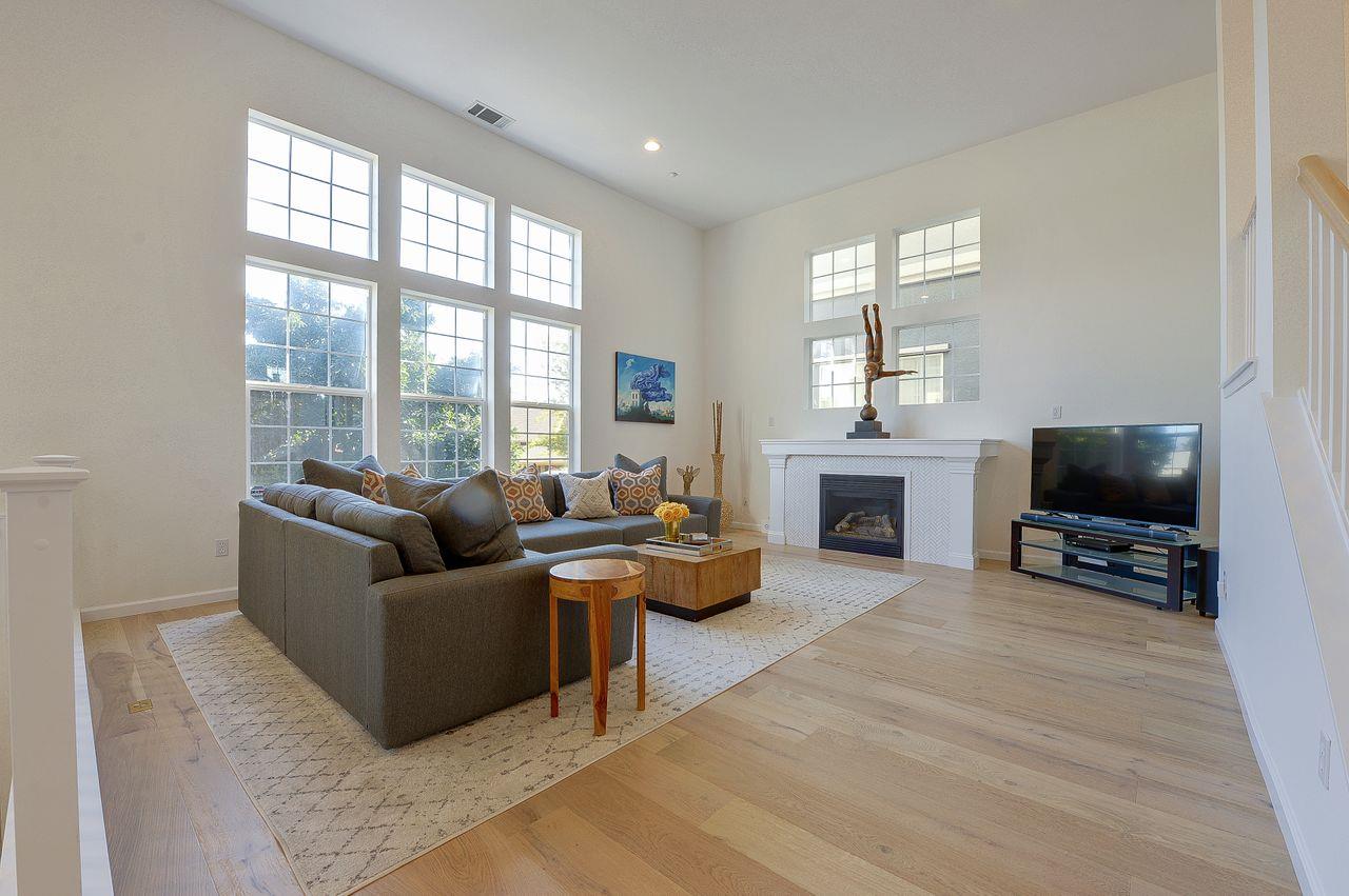 Detail Gallery Image 1 of 1 For 134 Maple Ln, East Palo Alto,  CA 94303 - 4 Beds | 2/1 Baths