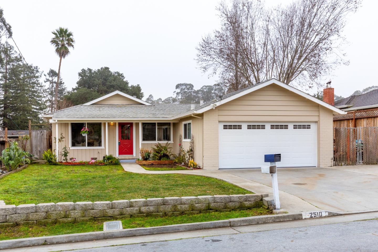 Detail Gallery Image 1 of 1 For 2510 Begonia Pl, Santa Cruz,  CA 95062 - 3 Beds | 2 Baths