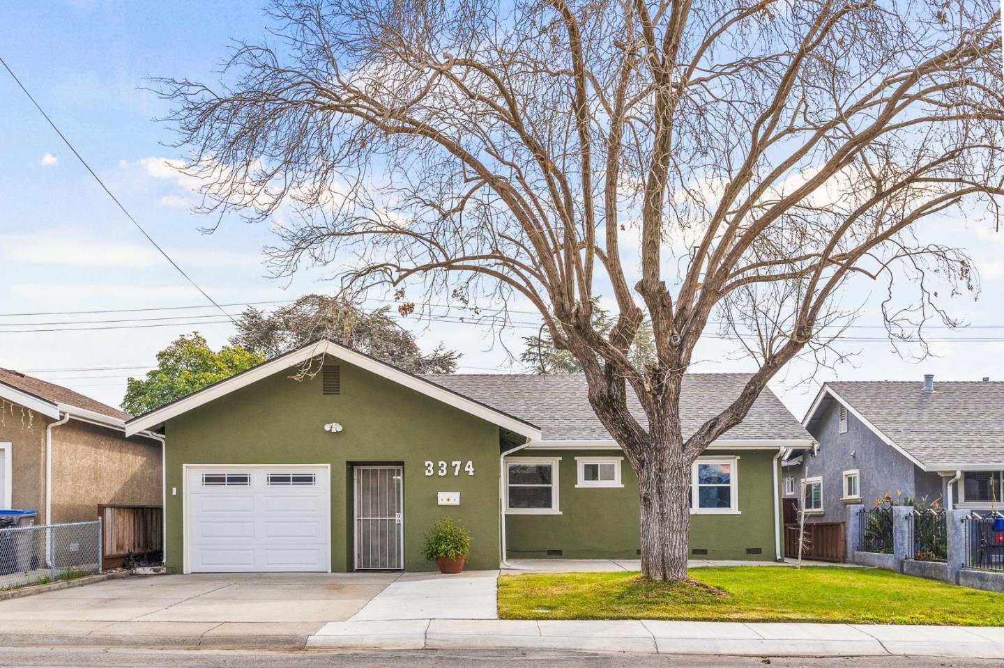 Detail Gallery Image 1 of 1 For 3374 Pepper Tree Ln, San Jose,  CA 95127 - 3 Beds | 1/1 Baths