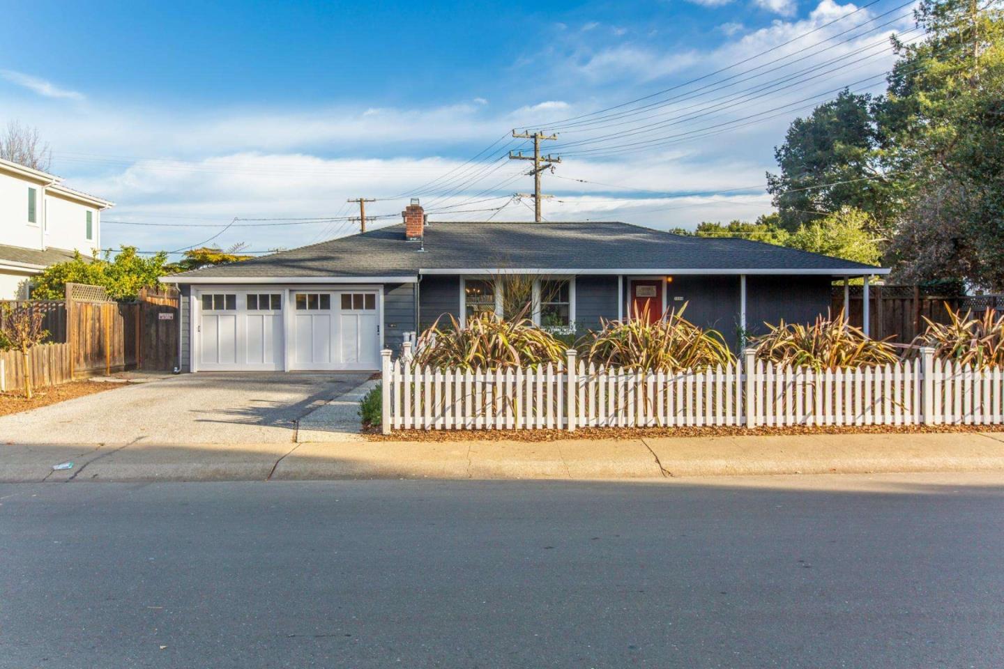 Detail Gallery Image 1 of 1 For 1004 Greenwood Dr, Menlo Park,  CA 94025 - 3 Beds | 1 Baths