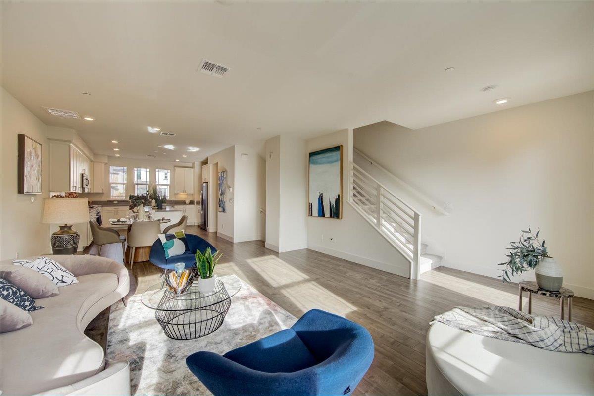 Detail Gallery Image 1 of 1 For 885 De Guigne Dr #3,  Sunnyvale,  CA 94085 - 3 Beds | 3/1 Baths