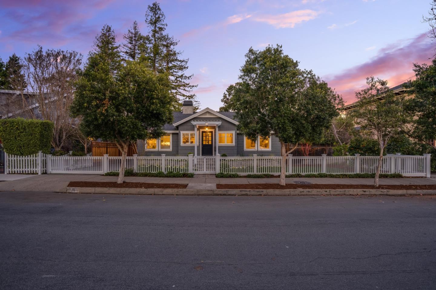 Detail Gallery Image 1 of 1 For 39 Hudson St, Redwood City,  CA 94062 - 5 Beds | 4/1 Baths